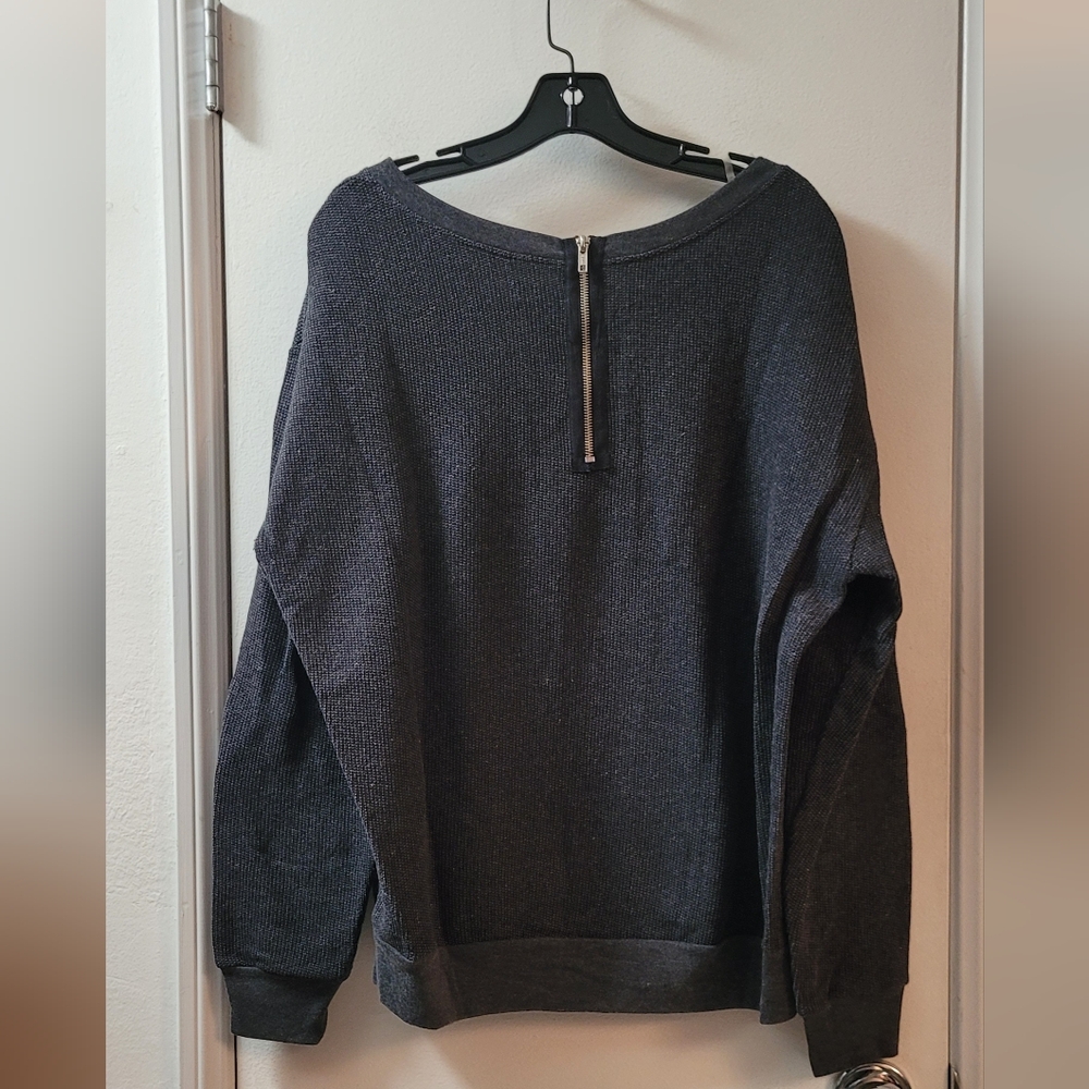 Pullover Sweater With Back Functional Zipper Dtail - image 6